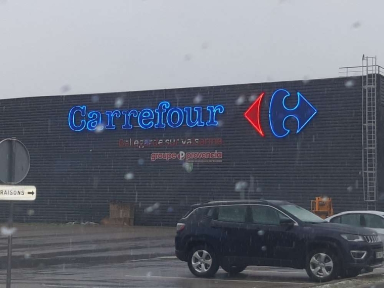 Maintenance enseigne centre commercial Carrefour, Valserhône, AXE OHM